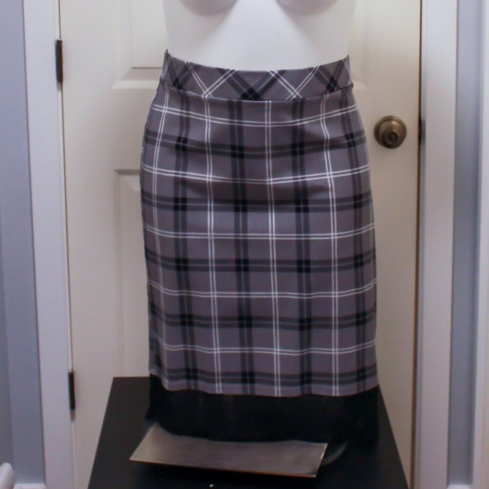 NWT Torrid Grey Plaid Lace Trim Pull-On Pencil Skirt